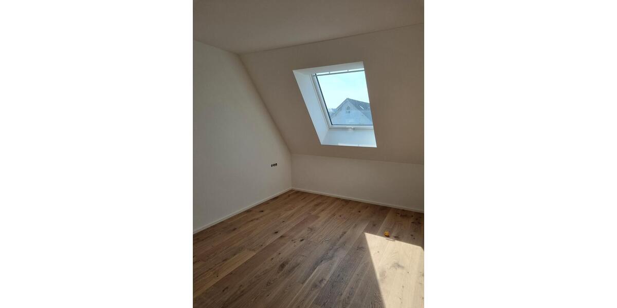 Dachgeschoßwohnung Neckarsulm - 3 Zimmer, 90 m&sup2;, 1.350&euro; | Angebot:26679240