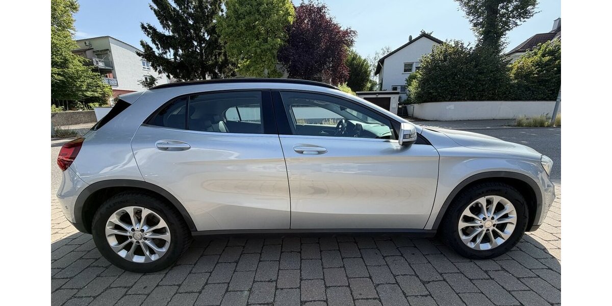 Mercedes-Benz GLA 200 Bi-Xenon SHZ PDC 150.000 km 10.990 &euro; Neckarsulm 74172