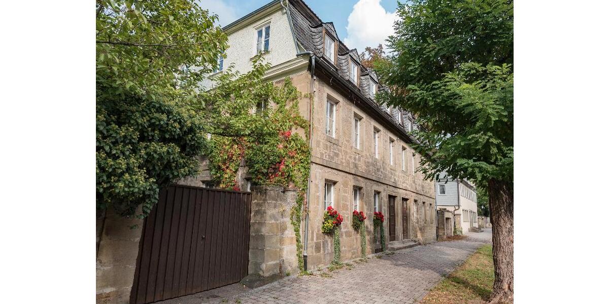 Doppelhaushälfte Öhringen - 9 Zimmer, 265 m&sup2;, 699.000&euro; | Angebot:27133485