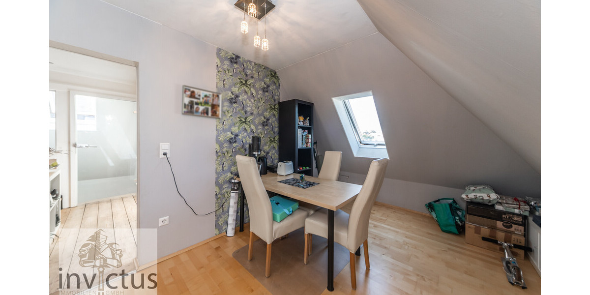 Dreifamilienhaus mit großem Garten, Terrasse u. Loggia! Wohnen und Vermieten unter einem Dach. 8 zimmer