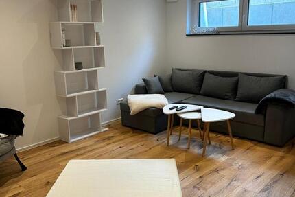 Voll möblierte 2-Zimmer-Souterrainwohnung in Autobahnnähe zimmer