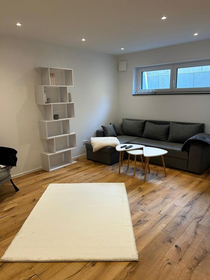 Voll möblierte 2-Zimmer-Souterrainwohnung in Autobahnnähe zimmer