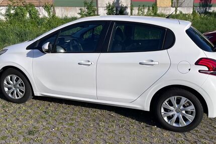 Peugeot 208 92.600 km 5.600 &euro; Untergruppenbach 74199