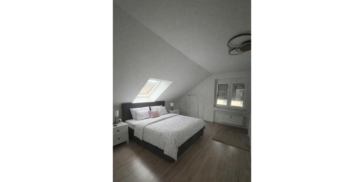 Dachgeschoßwohnung Mundelsheim - 3 Zimmer, 86 m&sup2;, 1.100&euro; | Angebot:26125714
