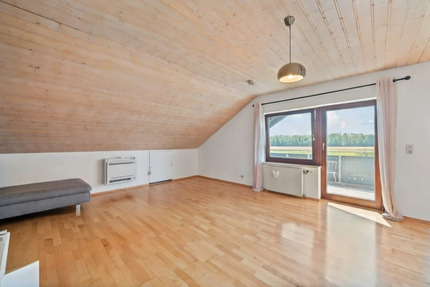 92 qm DG-Wohnung mit Balkon, Klimaanlage und neuer Einbauküche 3.5 zimmer