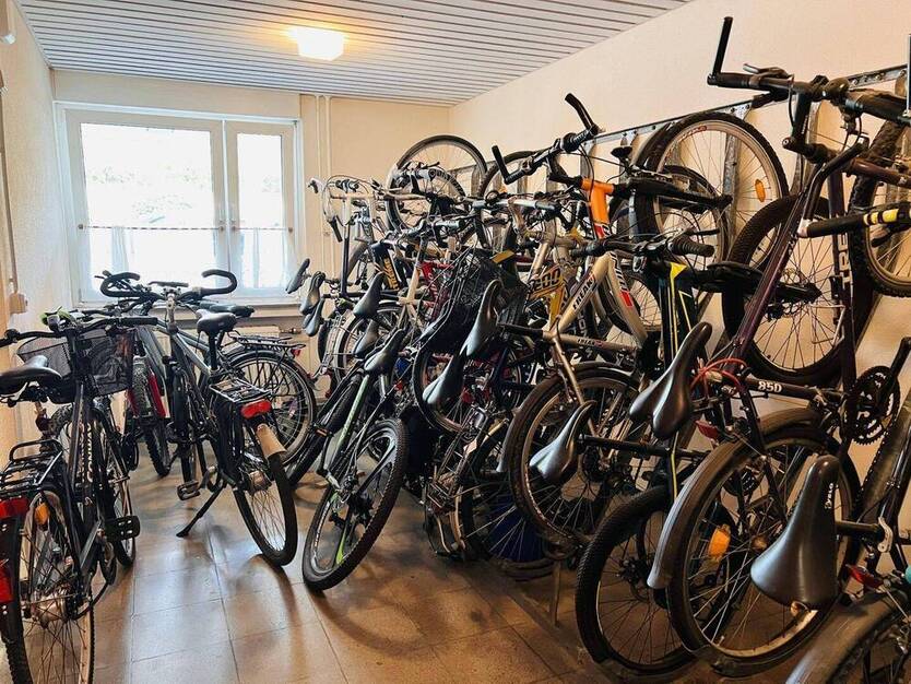 Helle 4,5 Zimmer-Wohnung mit Balkon, Aufzug und Tiefgaragenstellplatz in ruhiger Lage von Ludwigsburg