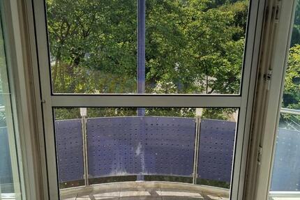 Schöne und sehr helle 2,5-Zimmer-Wohnung mit Balkon & Einbauküche zimmer