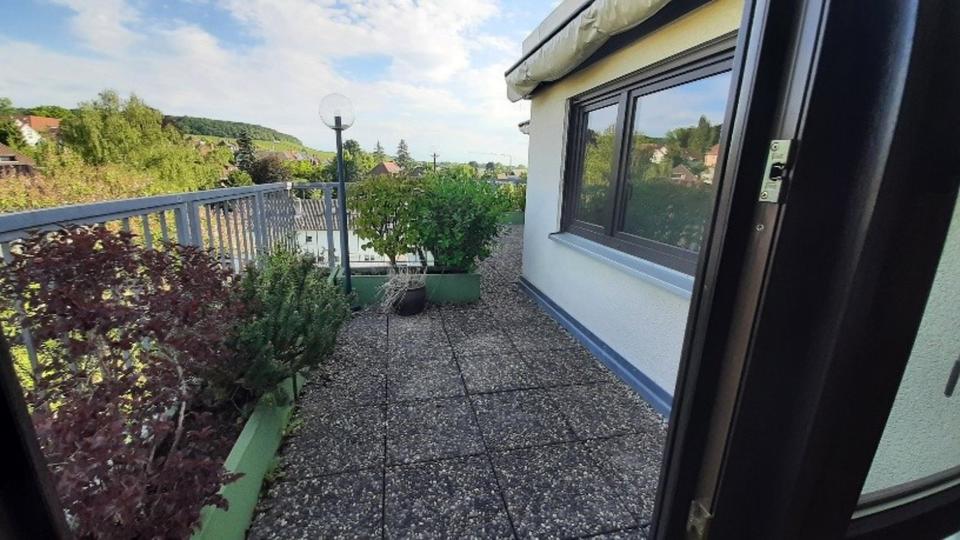 3,5 Zimmer Wohnung + Hobbyraum mit separatem WC u. Dusche 3.5 zimmer