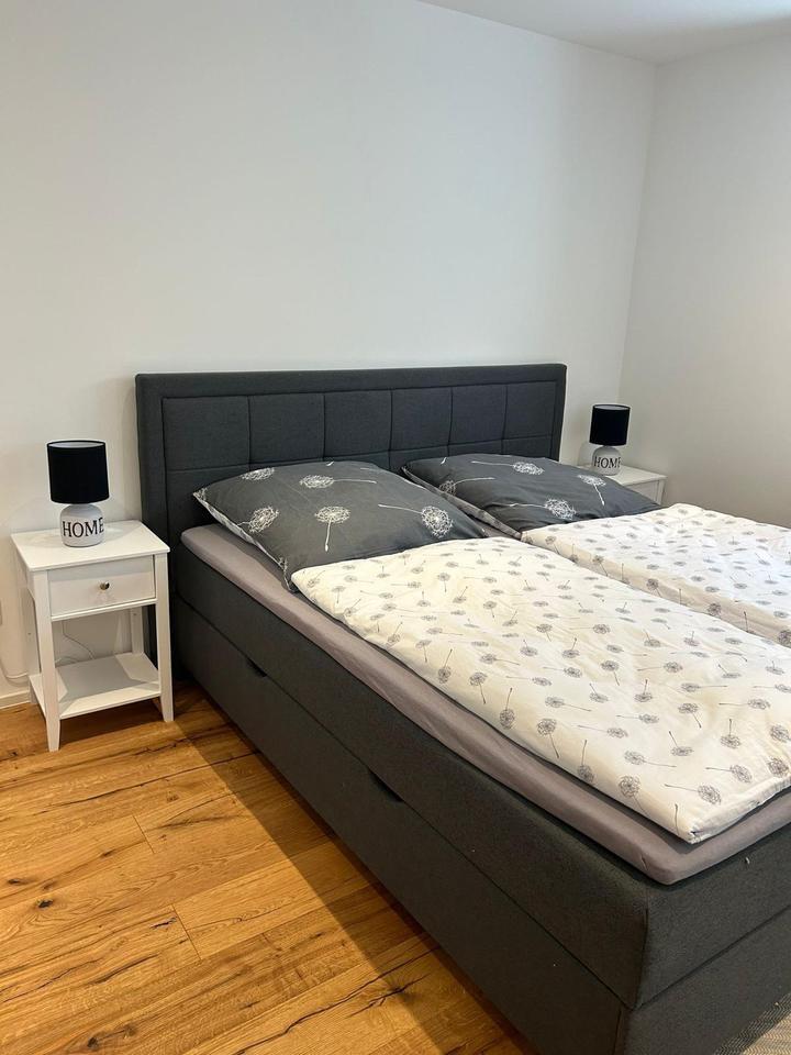 Voll möblierte 2-Zimmer-Souterrainwohnung in Autobahnnähe zimmer