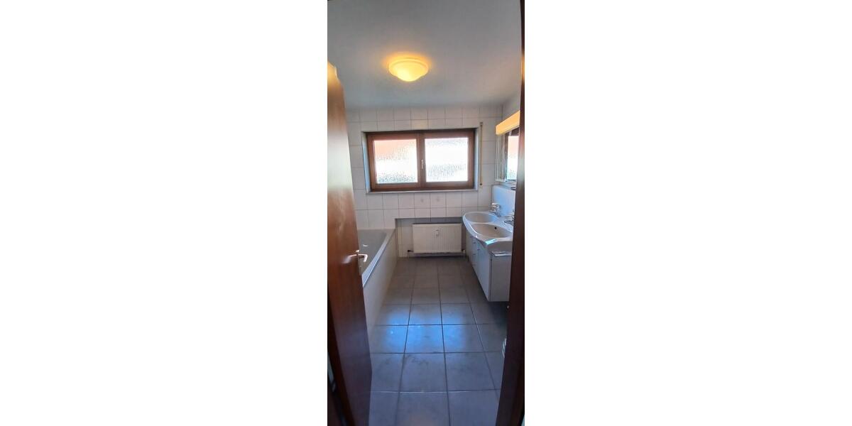Etagenwohnung Backnang - 4.5 Zimmer, 108 m&sup2;, 1.400&euro; | Angebot:26637767