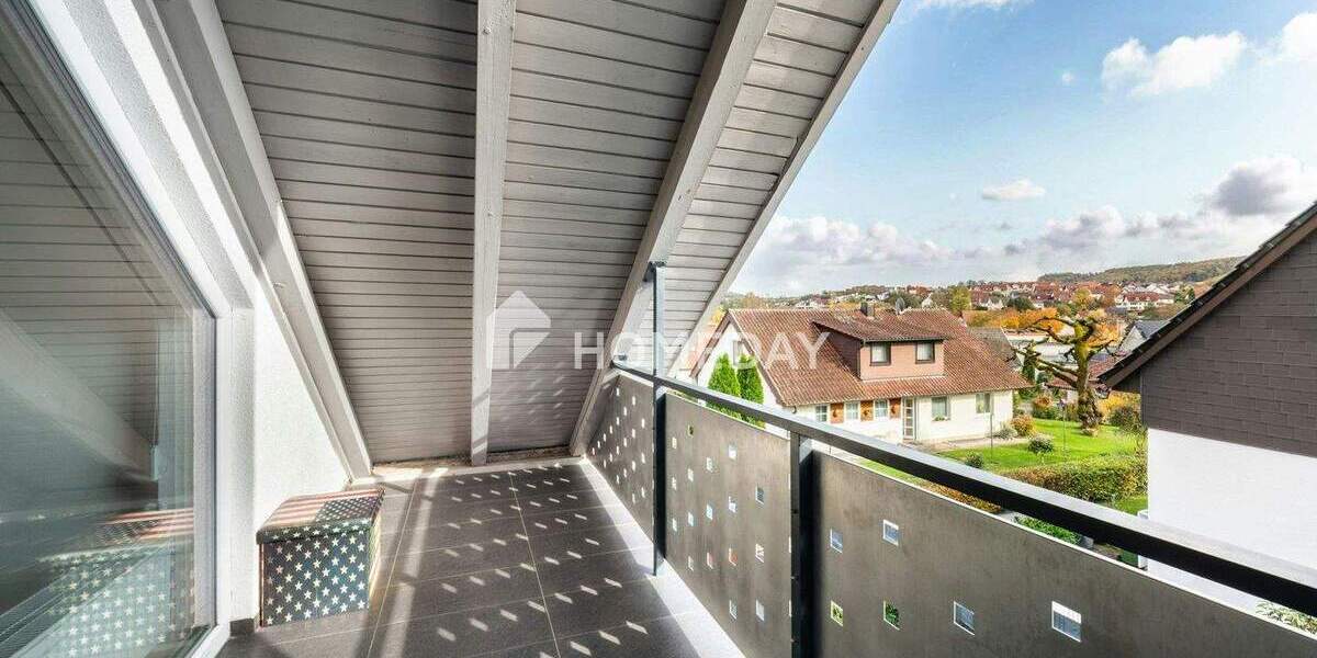 Modern wohnen über den Dächern: Dachgeschosswohnung mit Dachterrasse und Loggia in Bretzfeld 3 zimmer