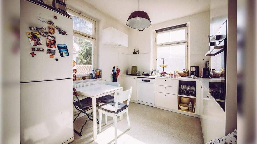 Altbauwohnung 1.OG - ruhig, grün, zentral. 4 zimmer