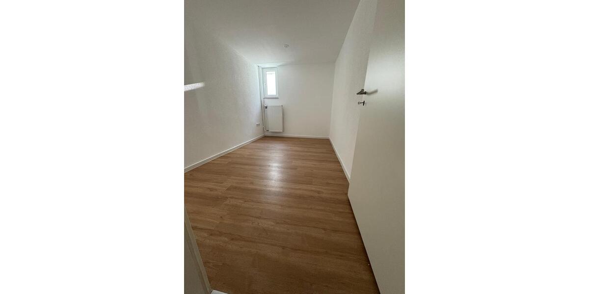 Etagenwohnung Sachsenheim - 5 Zimmer, 94 m&sup2;, 1.070&euro; | Angebot:24598425