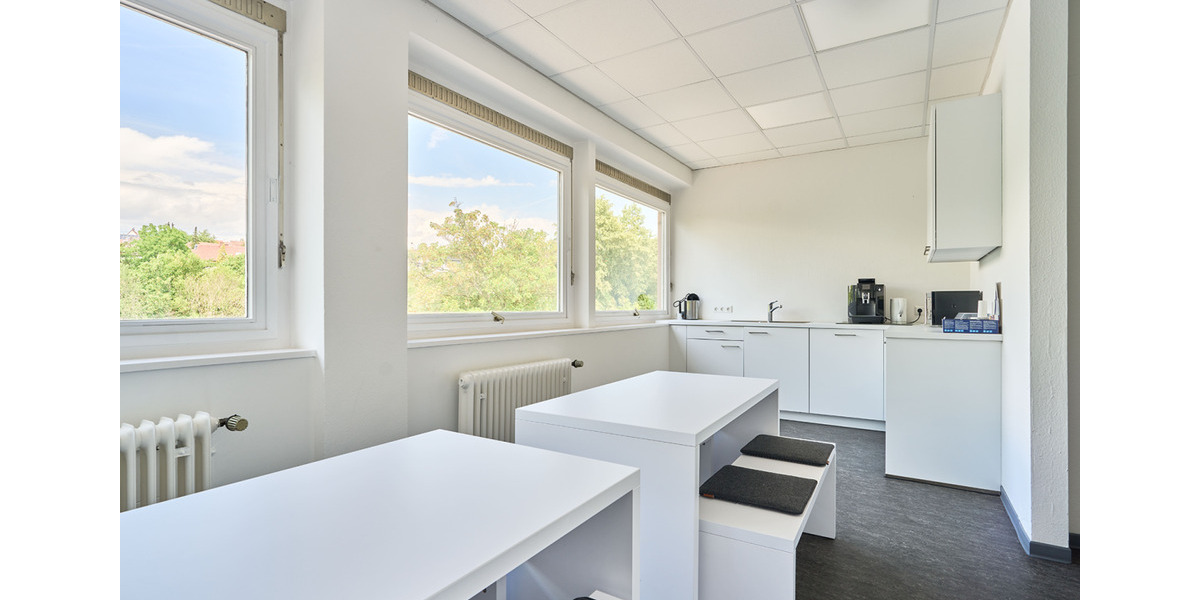Modernes ruhiges Büro mit viel Tageslicht im 1.OG- ab 2 EURm²!* zimmer