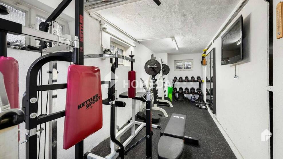 Luxuriös und komplett möbliert: Hochwertige 4-Zimmer-Wohnung mit EBK, Loggia, Fitnessbereich und TG 4 zimmer