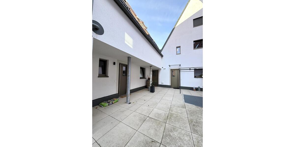 Stilvoll wohnen: Moderne 3,5-Zimmer-Maisonette mit Balkon und Stellplatz 3 zimmer