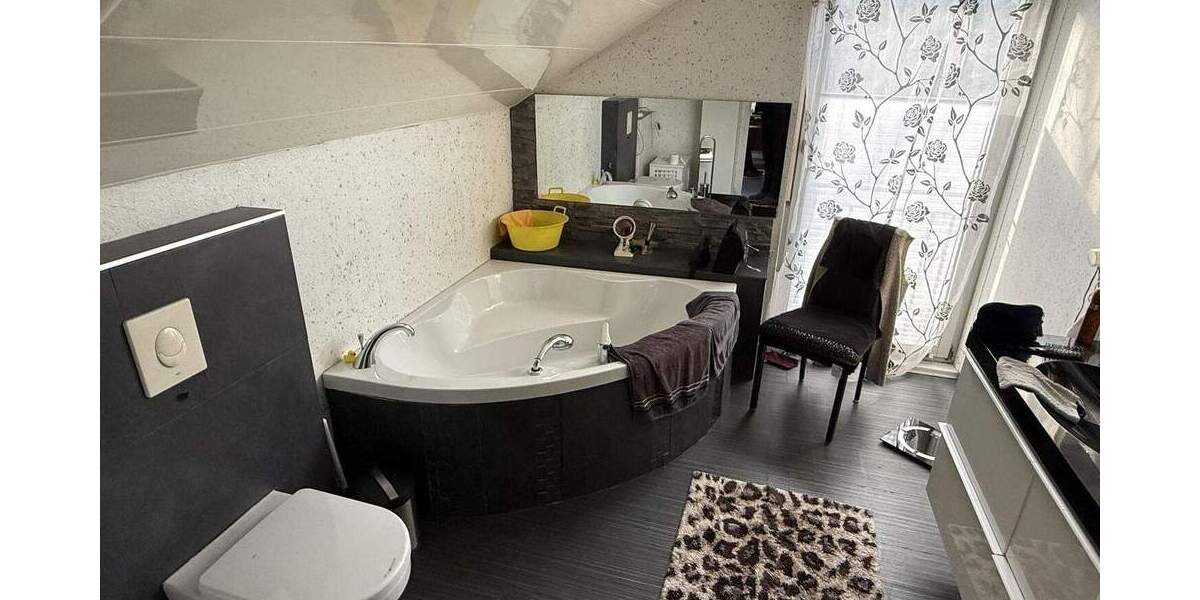 Freistehendes Einfamilienhaus mit Einliegerwohnung 7 zimmer