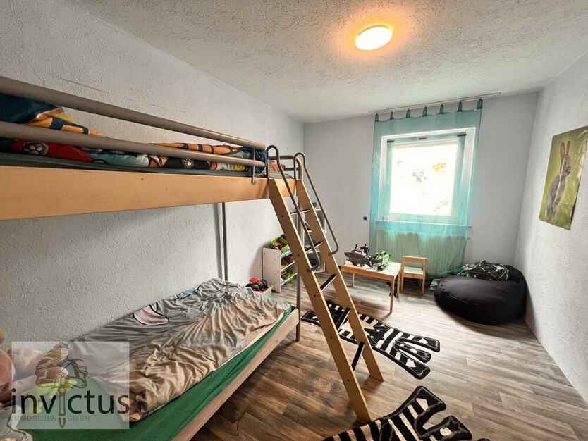Investition mit Perspektive, sanierungsbedürftige 4- Zimmer Wohnung im Erdgeschoss 4 zimmer