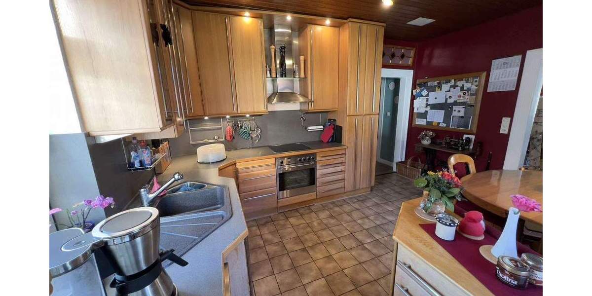 Historische Immobilie im Schweizer Stil: Saniertes Dreifamilienhaus mit Garten & Garage 8 zimmer