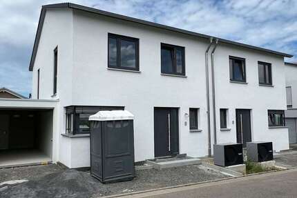 Haus Lauffen - 5.5 Zimmer, 165 m&sup2;, 1.950&euro; | Angebot:27095240
