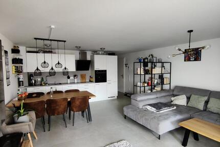 Neuwertige 2-Zimmer-EG-Wohnung mit großer Terrasse & Einbauküche zimmer