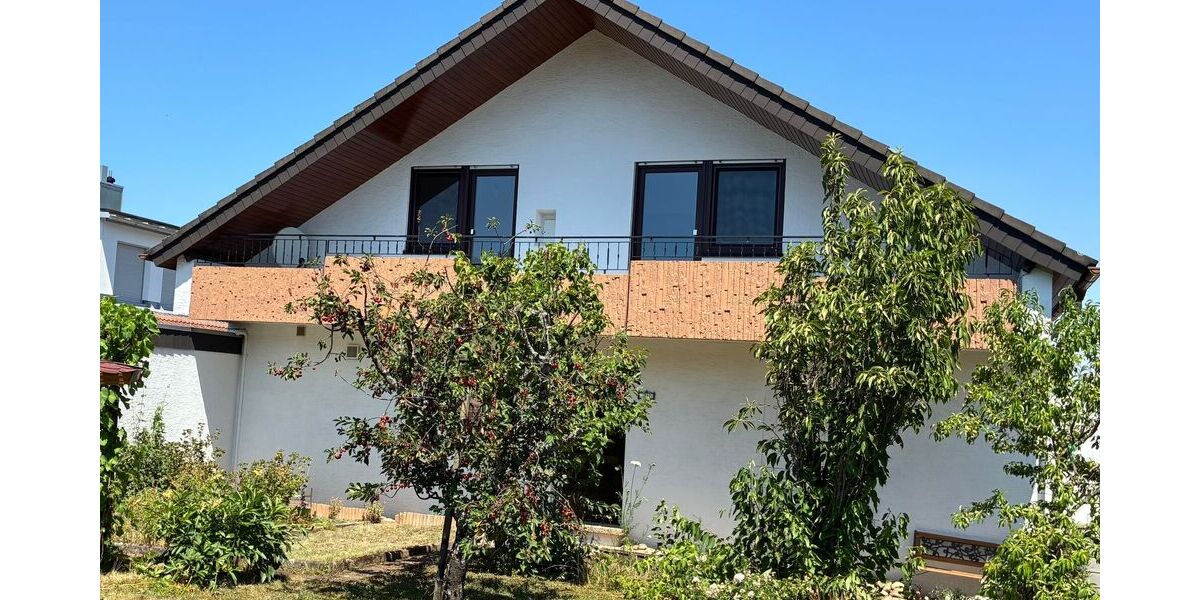 Gepflegte Doppelhaushälfte mit großem Garten in Top-Wohnlage - Einfamilienhaus Cleebronn | Angebot:27294861