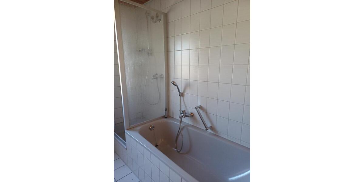 Dachgeschoßwohnung Brackenheim - 3.5 Zimmer, 102 m&sup2;, 320.000&euro; | Angebot:24373829