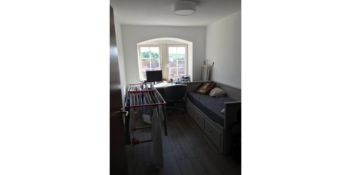 Wohnen in einem Schloss | 4-Zimmer-Altbauwohnung 4 zimmer