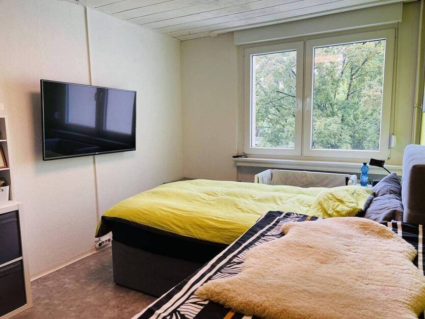 Helle 4,5 Zimmer-Wohnung mit Balkon, Aufzug und Tiefgaragenstellplatz in ruhiger Lage von Ludwigsburg