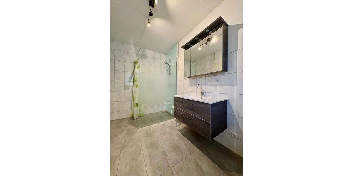 Von privat: Ruhiges Einfamilienhaus mit Einliegerwohnung 7 zimmer