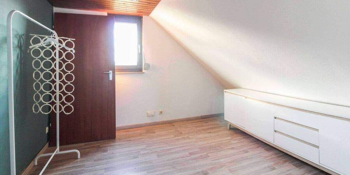 Doppelhaushälfte Erligheim - 9 Zimmer, 151 m&sup2;, 375.000&euro; | Angebot:26344706
