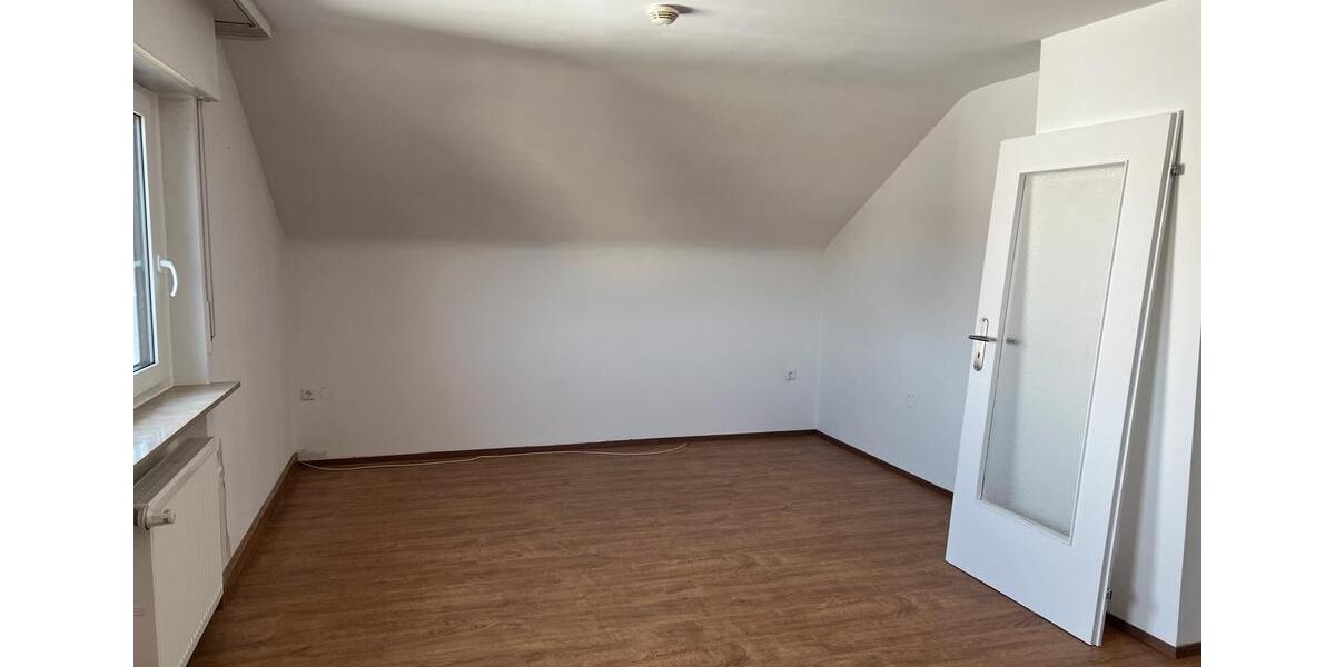 Doppelhaushälfte Oberstenfeld - 8 Zimmer, 170 m&sup2;, 1.700&euro; | Angebot:26495713