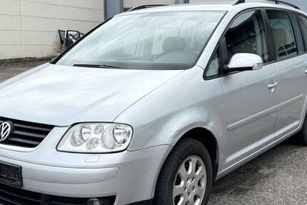 VW Touran 212.619 km 1.590 &euro; Hassmersheim 74855