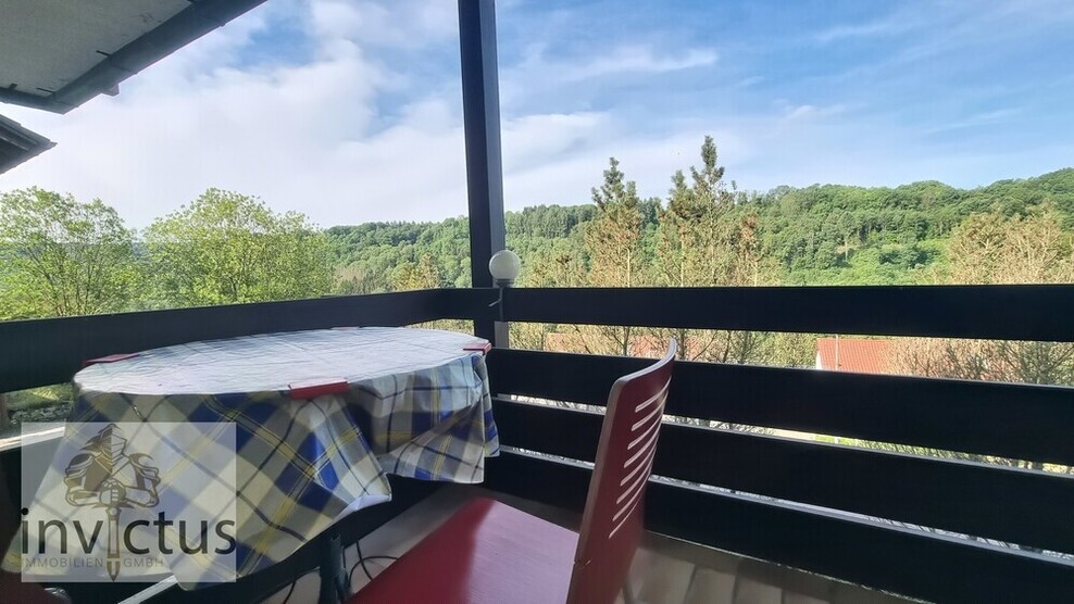 2,5 Zimmer mit Balkon-Weitblick und eigener Garage