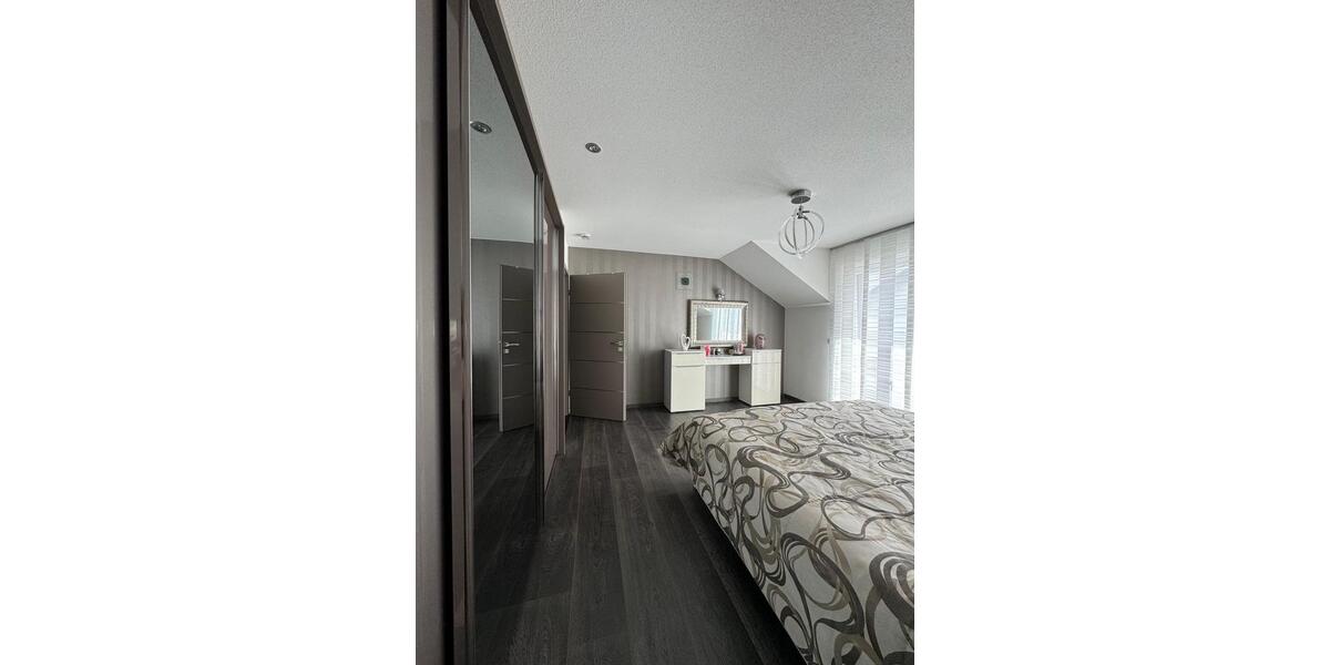 Doppelhaushälfte Brackenheim - 4.5 Zimmer, 145 m&sup2;, 740.000&euro; | Angebot:26074032