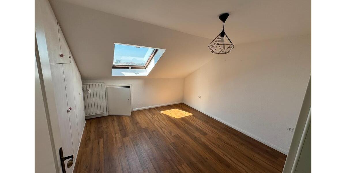 Dachgeschoßwohnung Neckarsulm - 3.5 Zimmer, 76 m&sup2;, 990&euro; | Angebot:26342835