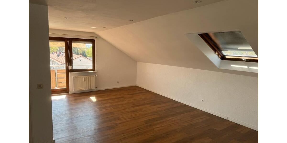 Dachgeschoßwohnung Neckarsulm - 3.5 Zimmer, 76 m&sup2;, 990&euro; | Angebot:26342835