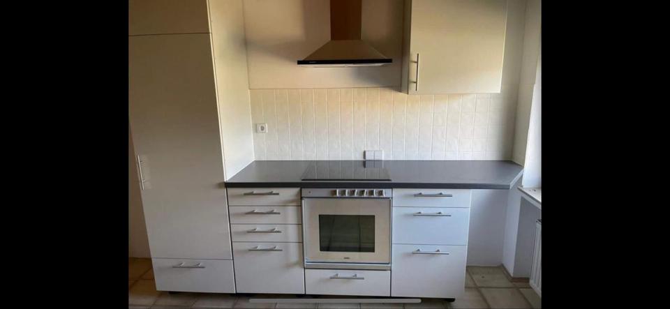 Möblierte 80 m² Dachwohnung mit Balkon – Kaltmiete 850 € 3 zimmer