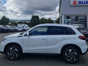 Suzuki Vitara Vollhybrid 1.5 Dualjet Allgrip AGS Comfort+ 2.500 km 29.990 € Obrigheim-Asbach 74847