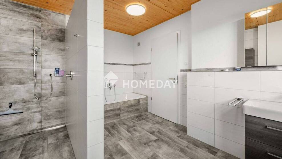 Großzügiger und luxuriöser Wohntraum - 98 m² Neubau mit EBK & Balkon