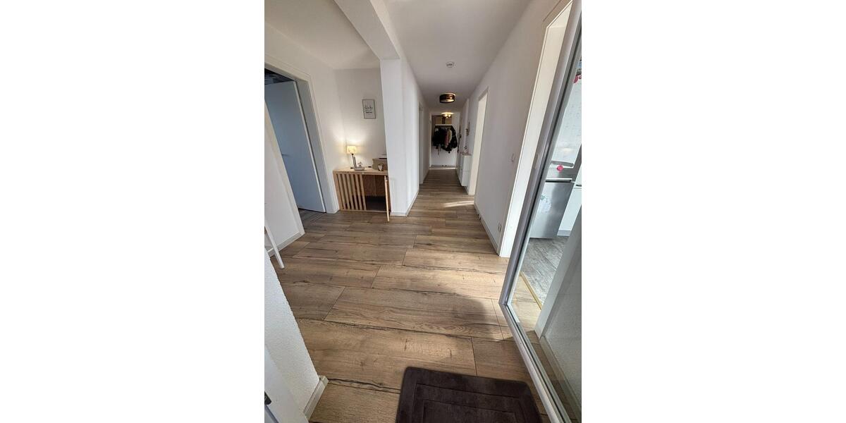 Familienfreundliche 5-Zimmer-Wohnung mit Balkon, Garten & Garage 5 zimmer