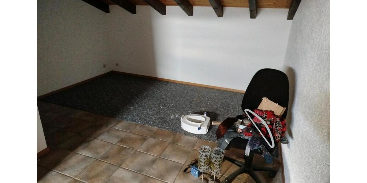 Dachgeschoßwohnung Massenbachhausen - 1 Zimmer, 35 m&sup2;, 650&euro; | Angebot:24601502