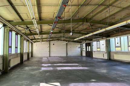 Halle in Backnang 565.000 € 285.63 m²