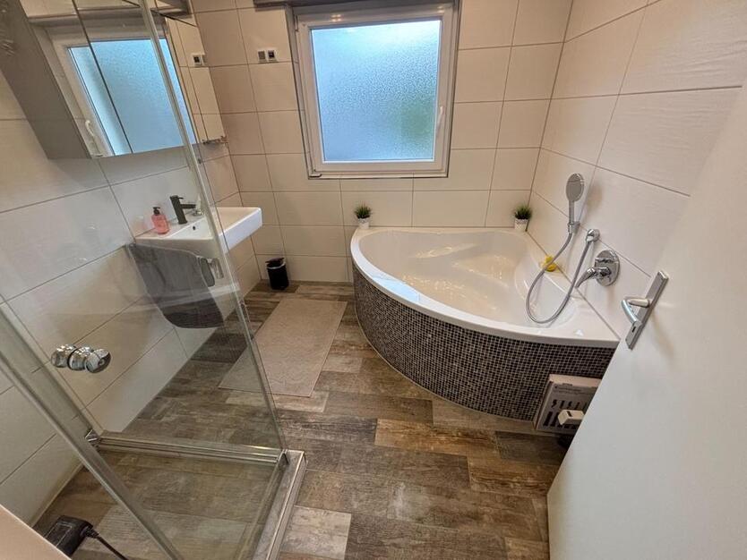 Familienfreundliche 5-Zimmer-Wohnung mit Balkon, Garten, Garage &