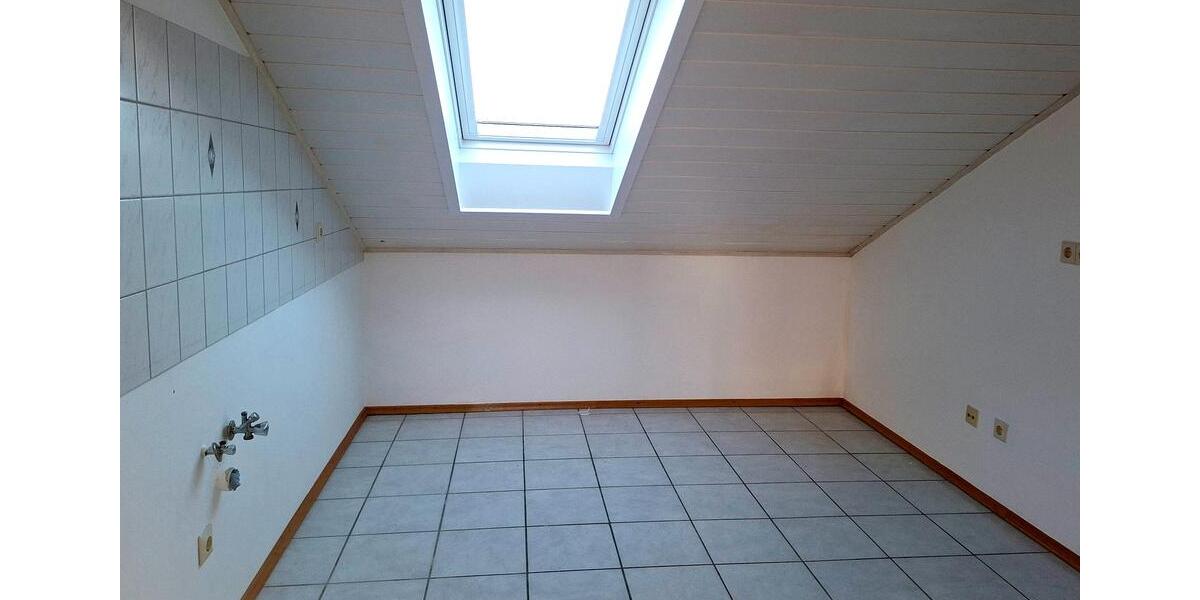 Dachgeschoßwohnung Sinsheim - 3 Zimmer, 77 m&sup2;, 720&euro; | Angebot:26166083