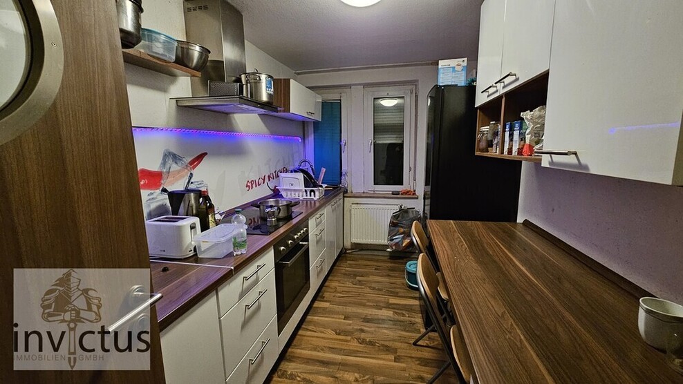 2015 sanierte 3 Zimmer Wohnung mit Balkon, Küche und Bad