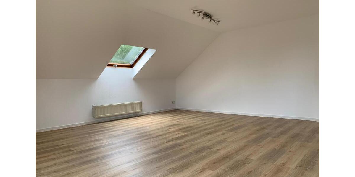 Dachgeschoßwohnung Heilbronn Frankenbach - 3 Zimmer, 80 m&sup2;, 950&euro; | Angebot:25995952
