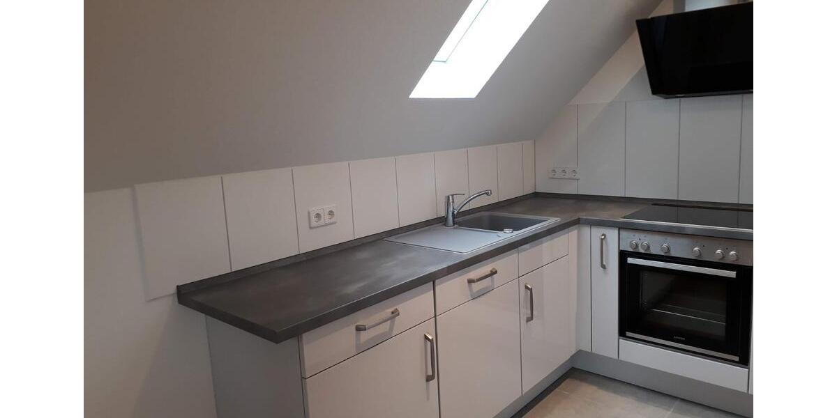 Moderne Dachgeschosswohnung in kernsaniertem 3-Familienhaus 4 zimmer