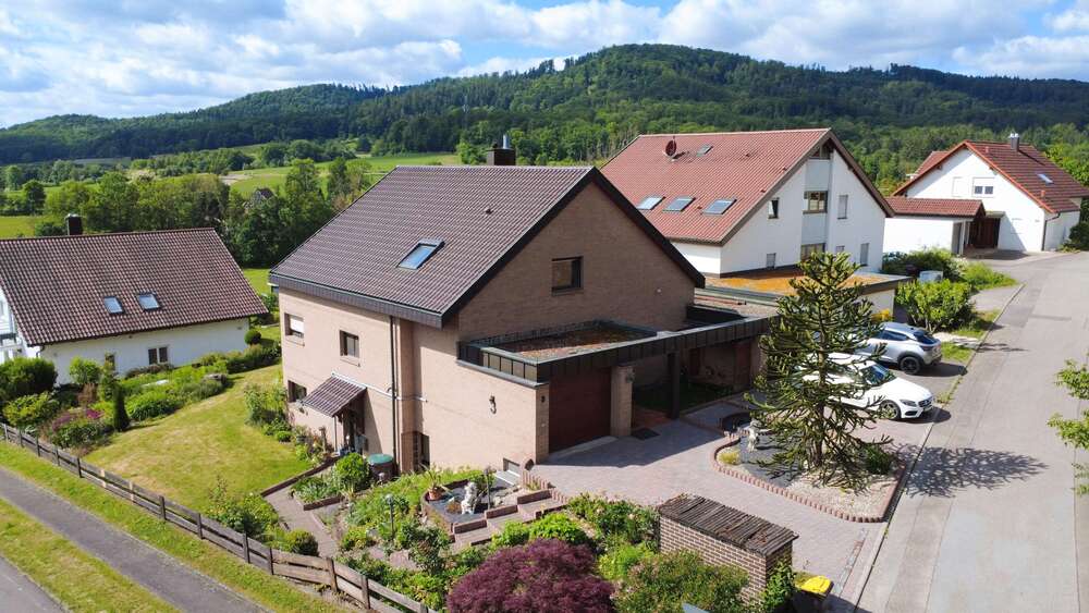 Haus zum Kaufen in Sachsenheim 599.000 € 255 m² 8 zimmer