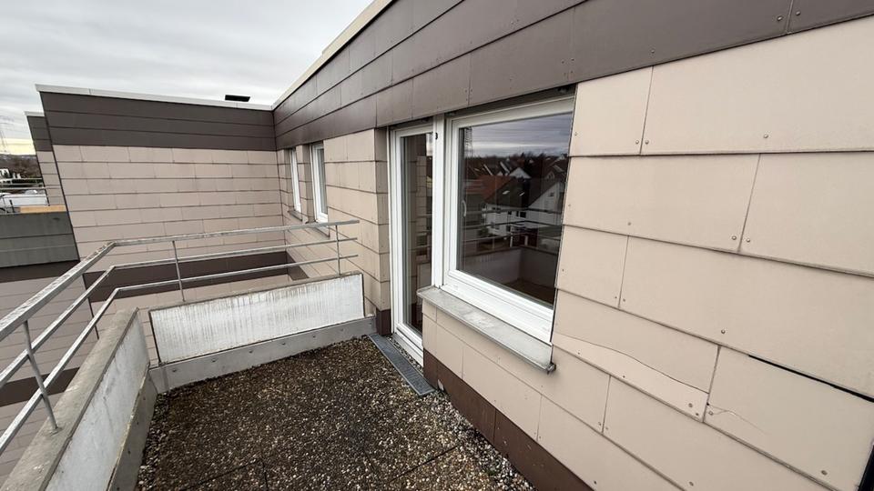 Dachgeschoßwohnung Freiberg am Neckar - 3 Zimmer, 82 m&sup2;, 900&euro; | Angebot:24878620